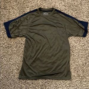 Short-sleeve athletic shirt